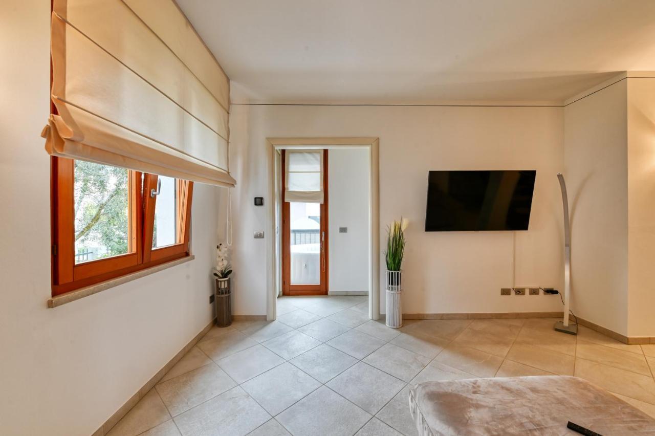 Pearl House - Sirmione Holiday - Jacuzzi Privata ภายนอก รูปภาพ